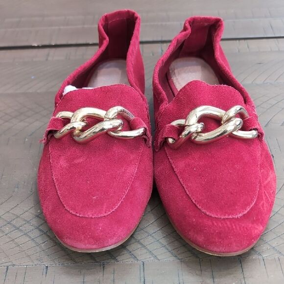 Ellos Poppy Red Suede Loafers with Gold Tone Chain Accent Sz 8 - Picture 1 of 9